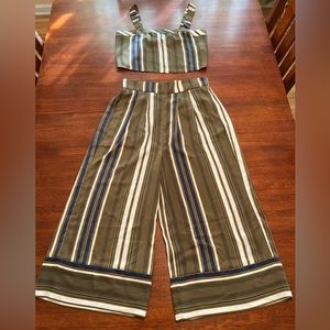 Express two piece top and cropped pants